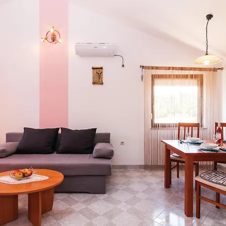 1 Bedroom Cozy In Apartment *