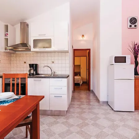 Apartment 1 Bedroom Cozy In Krusevo (Zadar)