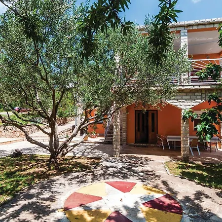 1 Bedroom Cozy In