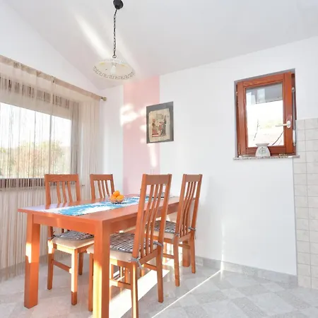 1 Bedroom Cozy In